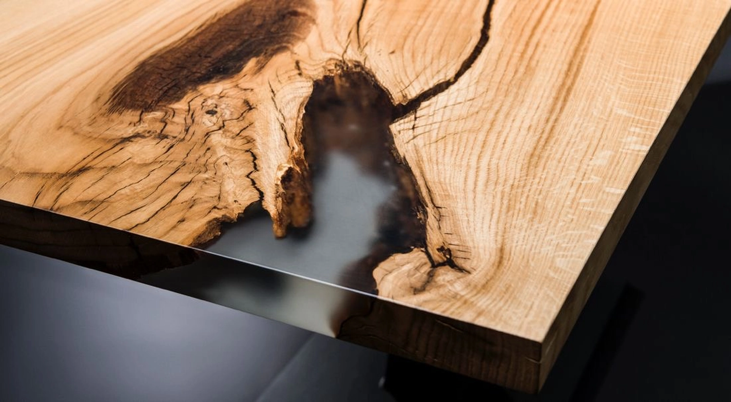 4Elements Maximilianus Group GmbH – Designermöbel und -dekoration – Holztisch