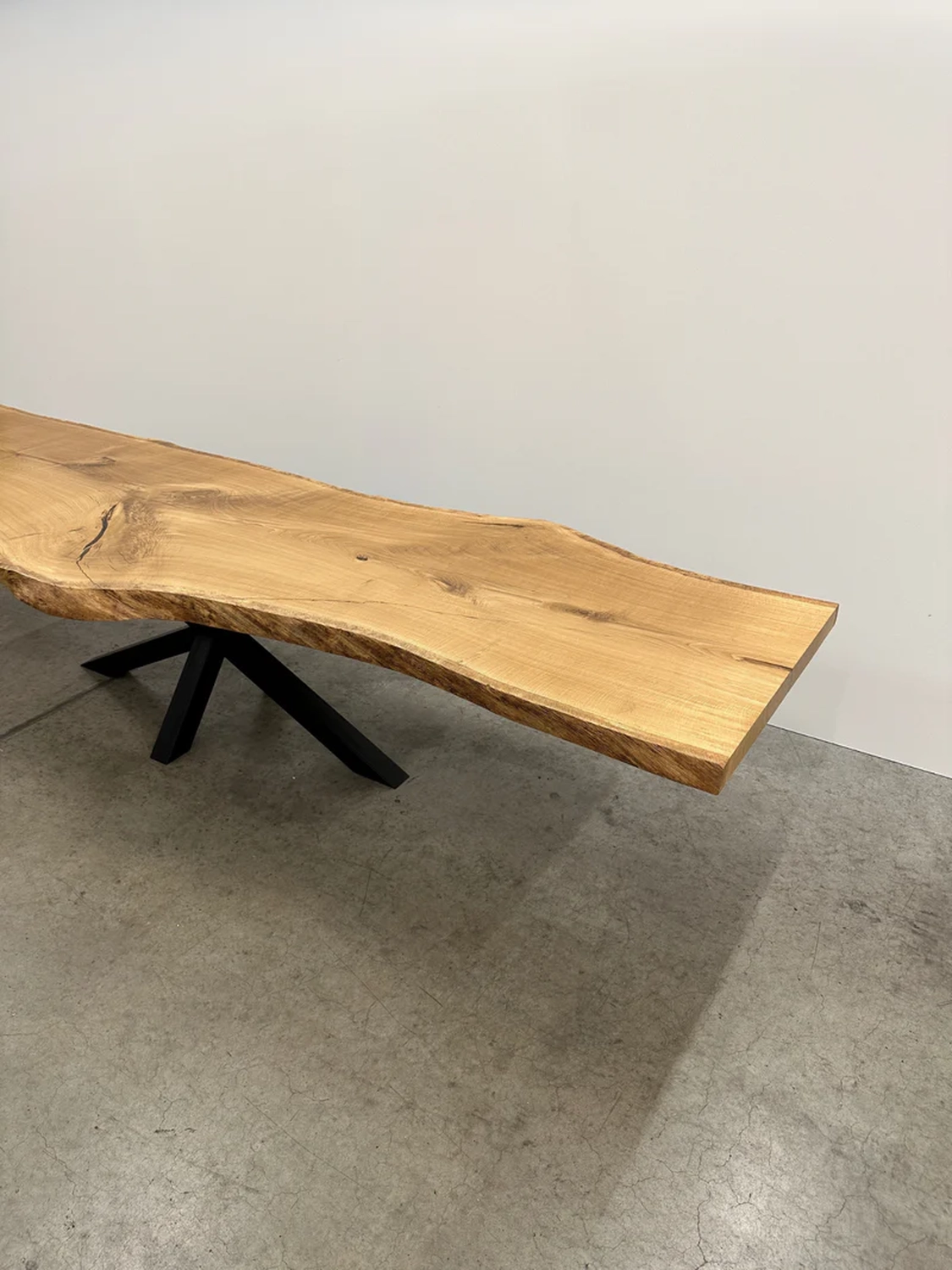 4Elements Maximilianus Group GmbH – Designermöbel und -dekoration – Holztisch