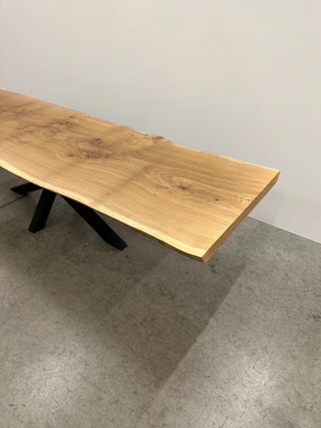 4Elements Maximilianus Group GmbH – Designermöbel und -dekoration – Holztisch