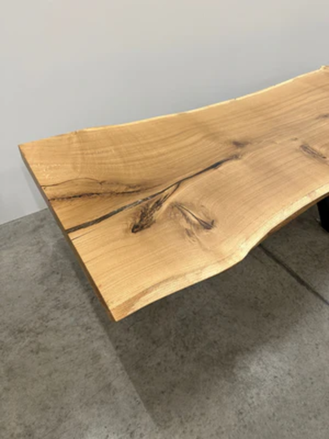 4Elements Maximilianus Group GmbH – Designermöbel und -dekoration – Holztisch