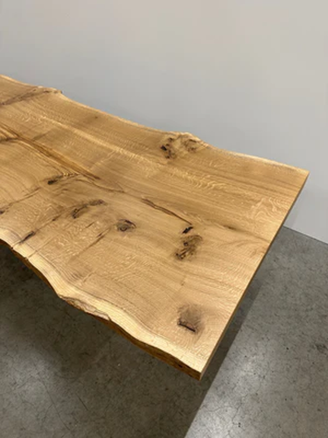 4Elements Maximilianus Group GmbH – Designermöbel und -dekoration – Holztisch