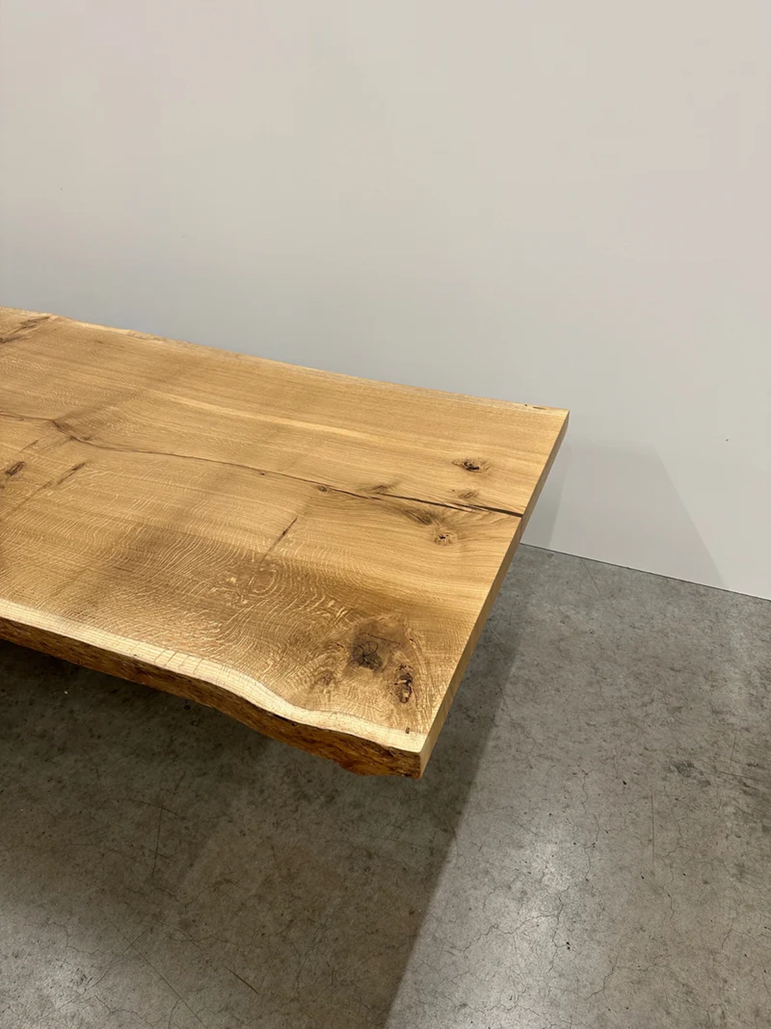 4Elements Maximilianus Group GmbH – Designermöbel und -dekoration – Holztisch