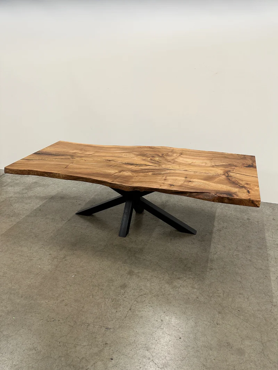 4Elements Maximilianus Group GmbH – Designermöbel und -dekoration – Holztisch