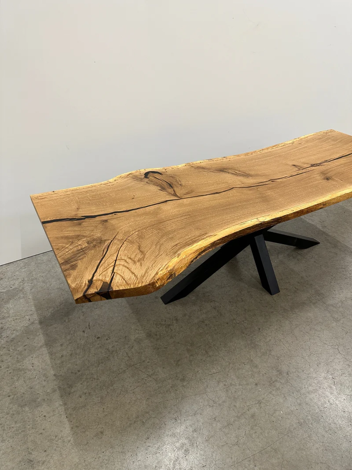 4Elements Maximilianus Group GmbH – Designermöbel und -dekoration – Holztisch