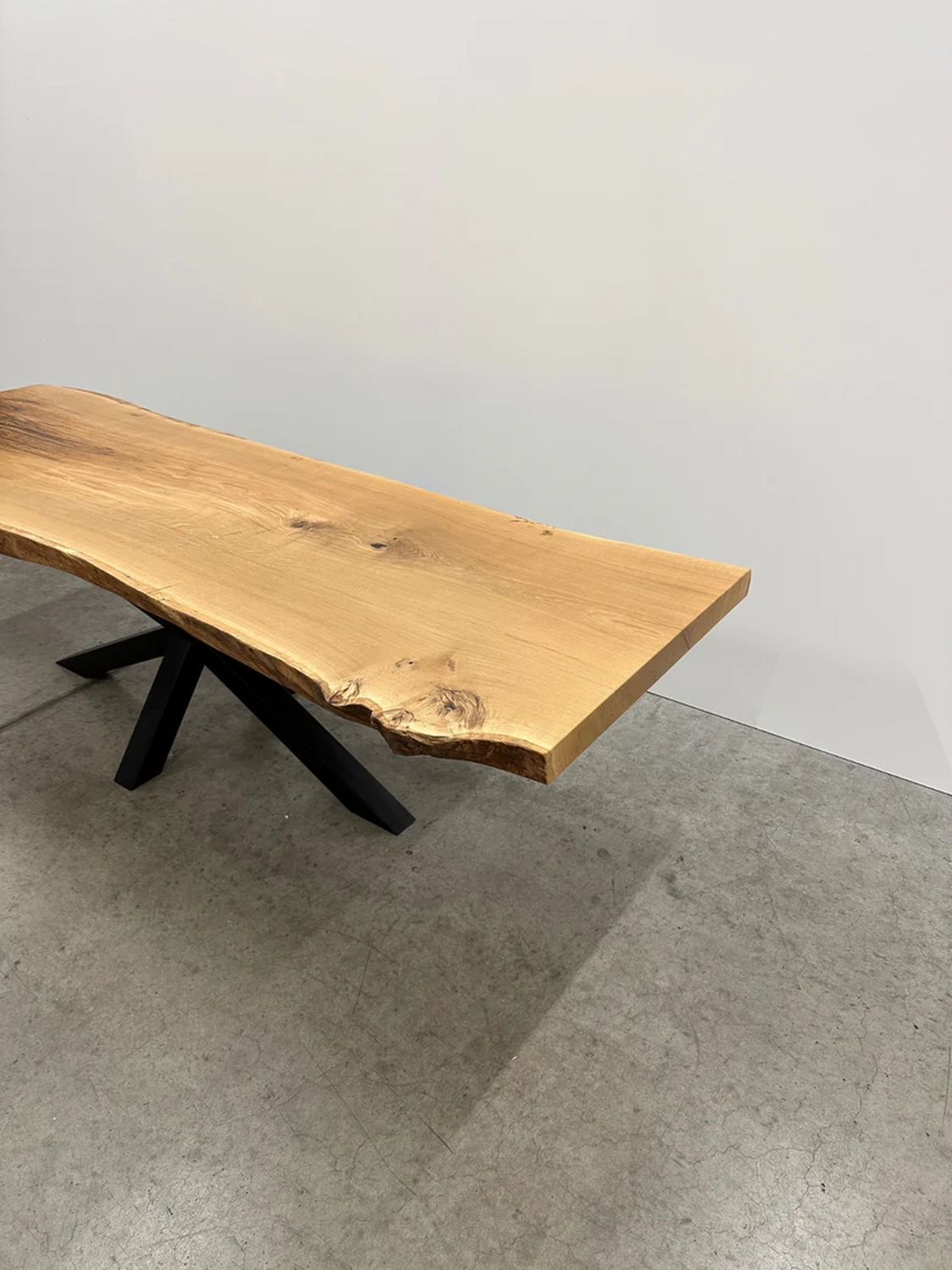 4Elements Maximilianus Group GmbH – Designermöbel und -dekoration – Holztisch