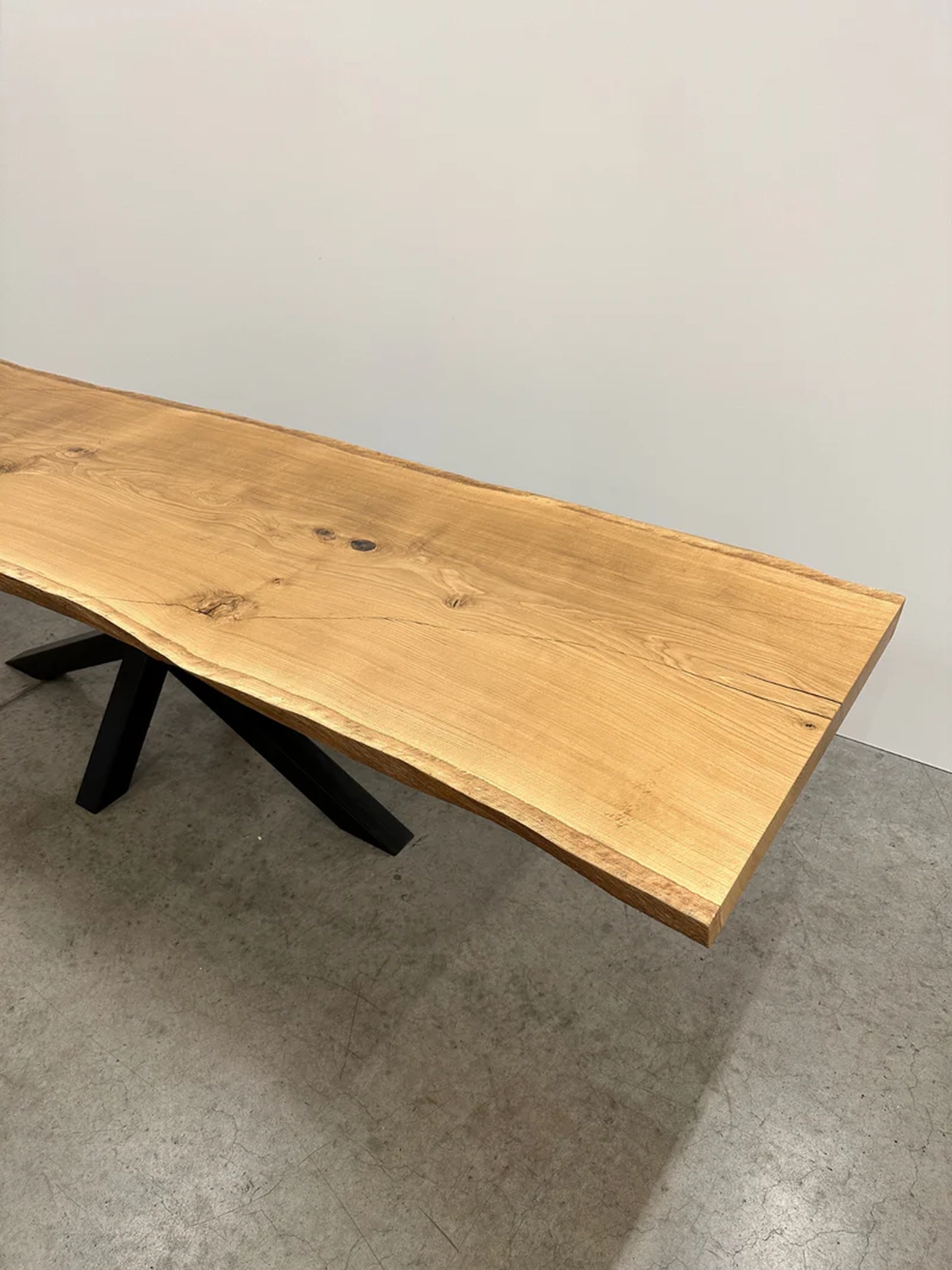 4Elements Maximilianus Group GmbH – Designermöbel und -dekoration – Holztisch