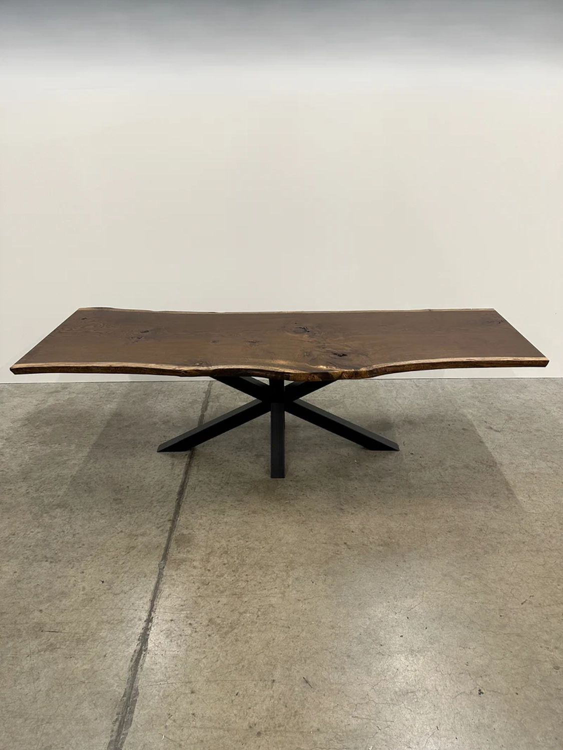 4Elements Maximilianus Group GmbH – Designermöbel und -dekoration – Holztisch