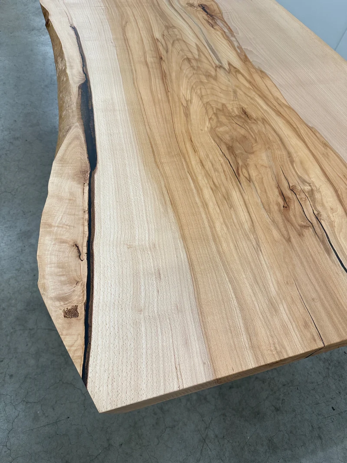 4Elements Maximilianus Group GmbH – Designermöbel und -dekoration – Holztisch